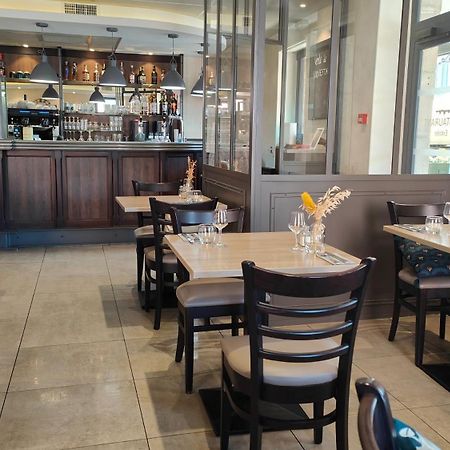 Hotel Le Pont Neuf Saint-Affrique Ngoại thất bức ảnh
