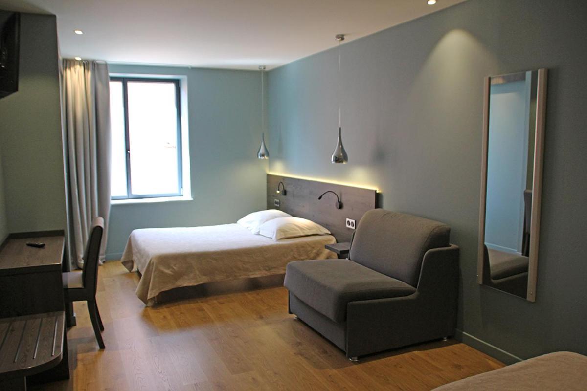 Hotel Le Pont Neuf Saint-Affrique Ngoại thất bức ảnh