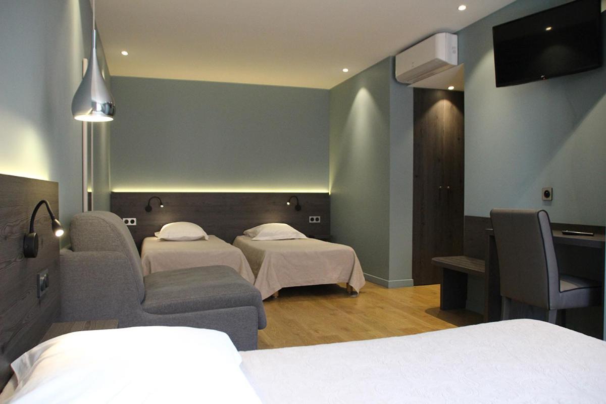 Hotel Le Pont Neuf Saint-Affrique Ngoại thất bức ảnh