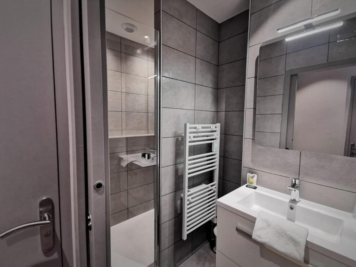 Hotel Le Pont Neuf Saint-Affrique Ngoại thất bức ảnh