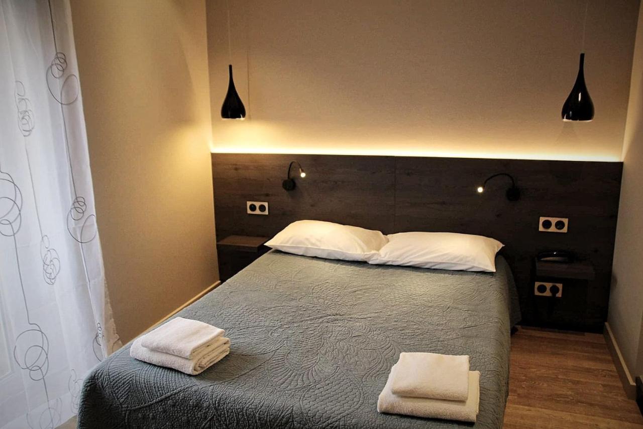 Hotel Le Pont Neuf Saint-Affrique Ngoại thất bức ảnh