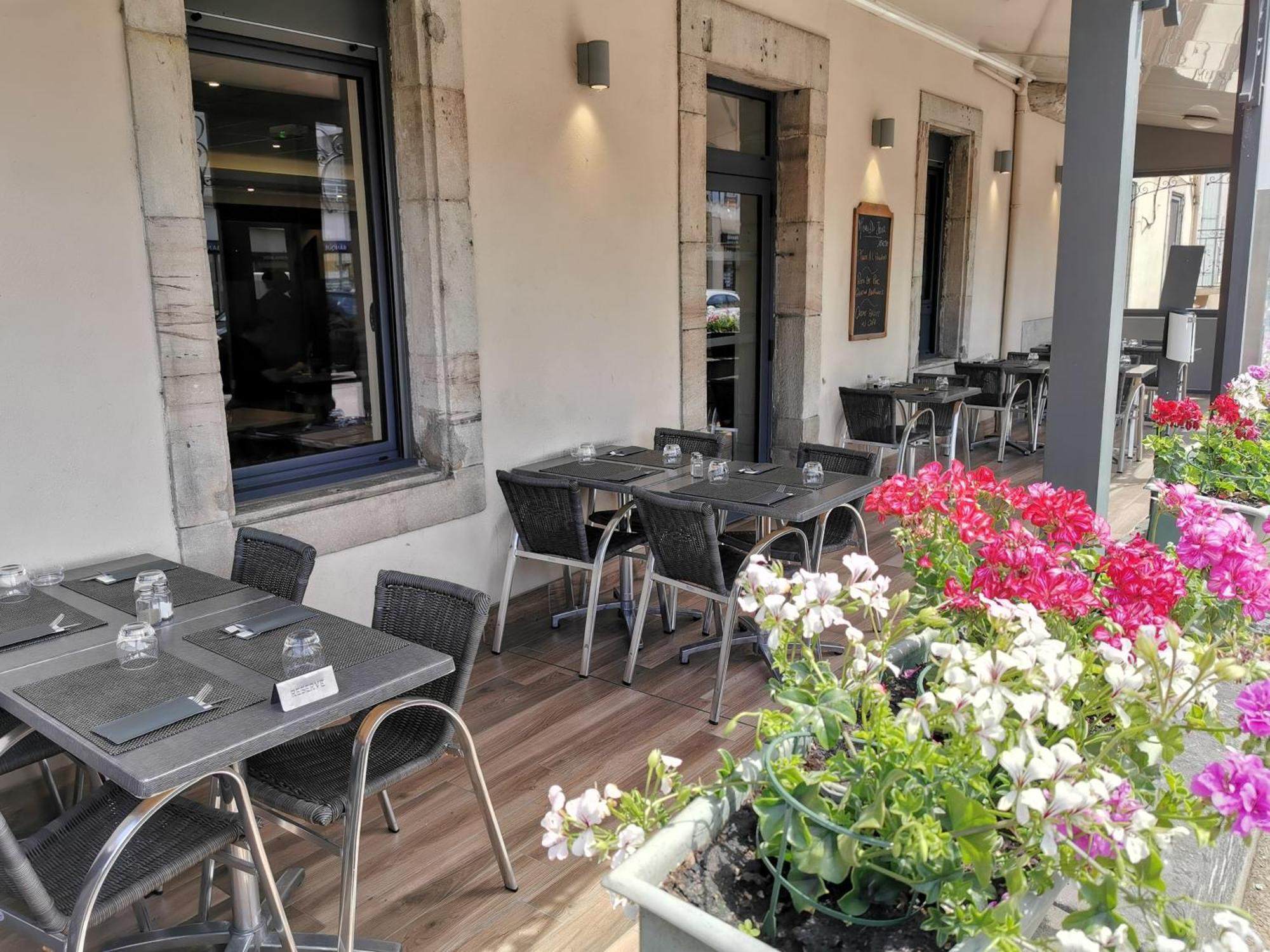 Hotel Le Pont Neuf Saint-Affrique Ngoại thất bức ảnh