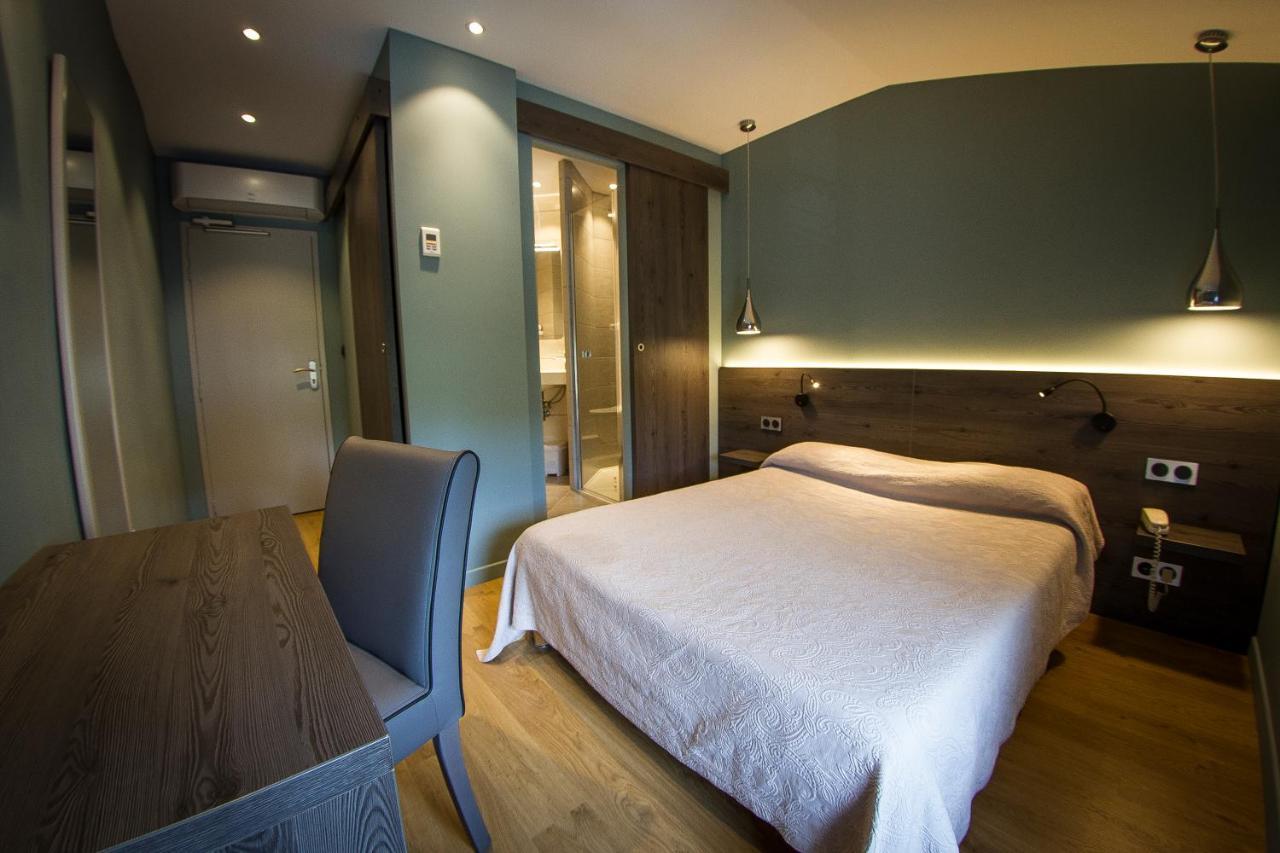 Hotel Le Pont Neuf Saint-Affrique Ngoại thất bức ảnh