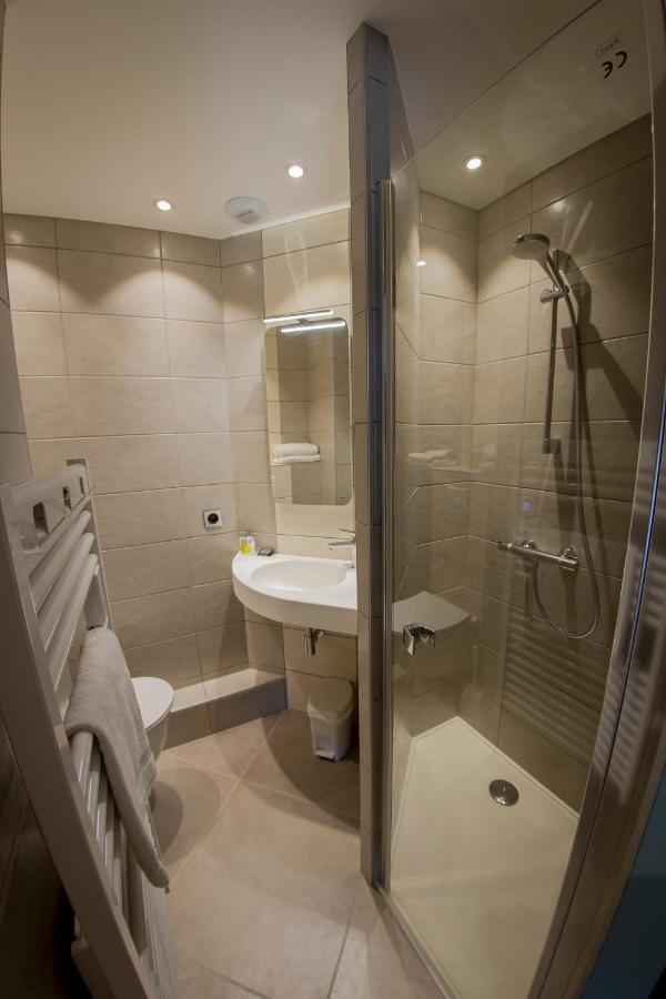 Hotel Le Pont Neuf Saint-Affrique Ngoại thất bức ảnh